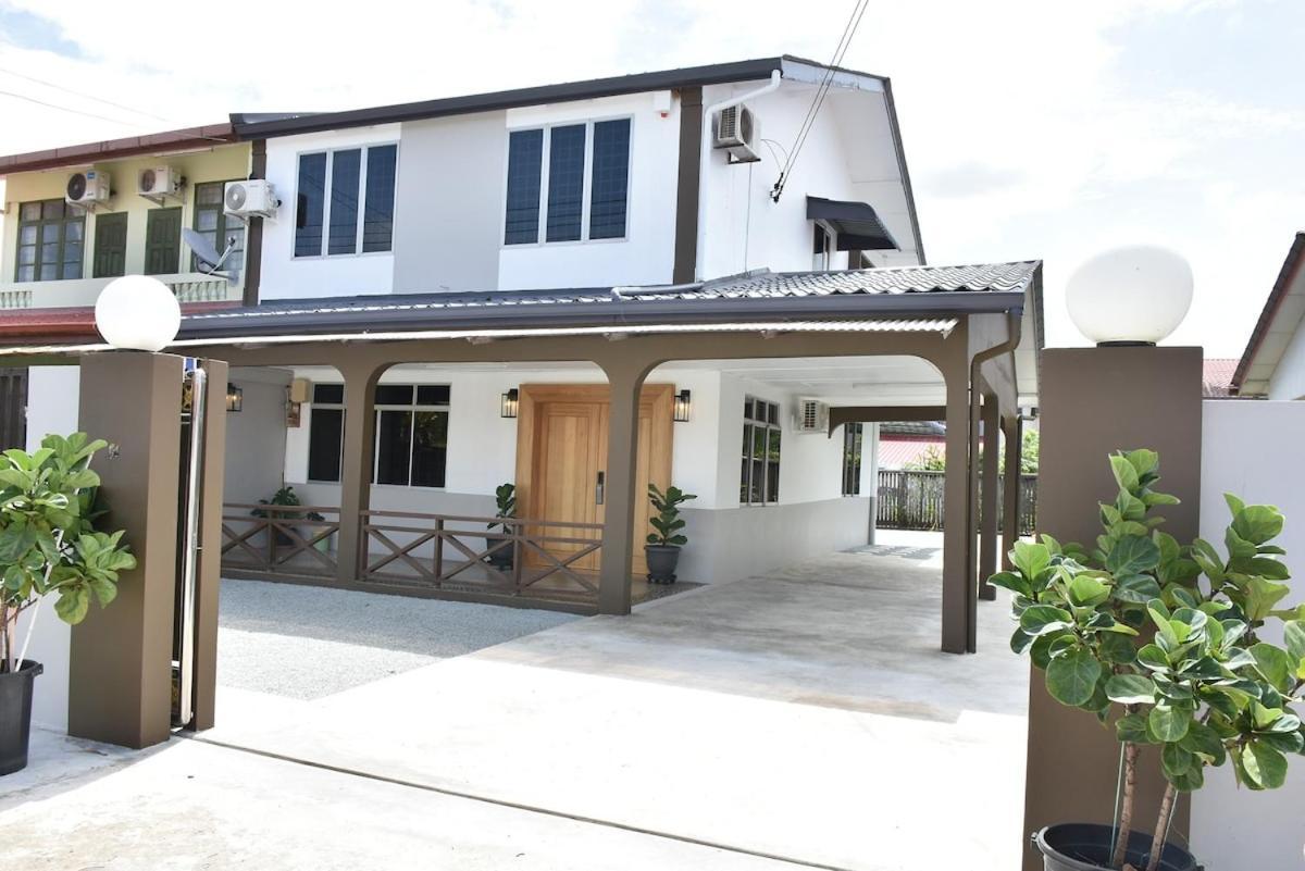 Rain Tree Homestay Bintulu Exterior photo