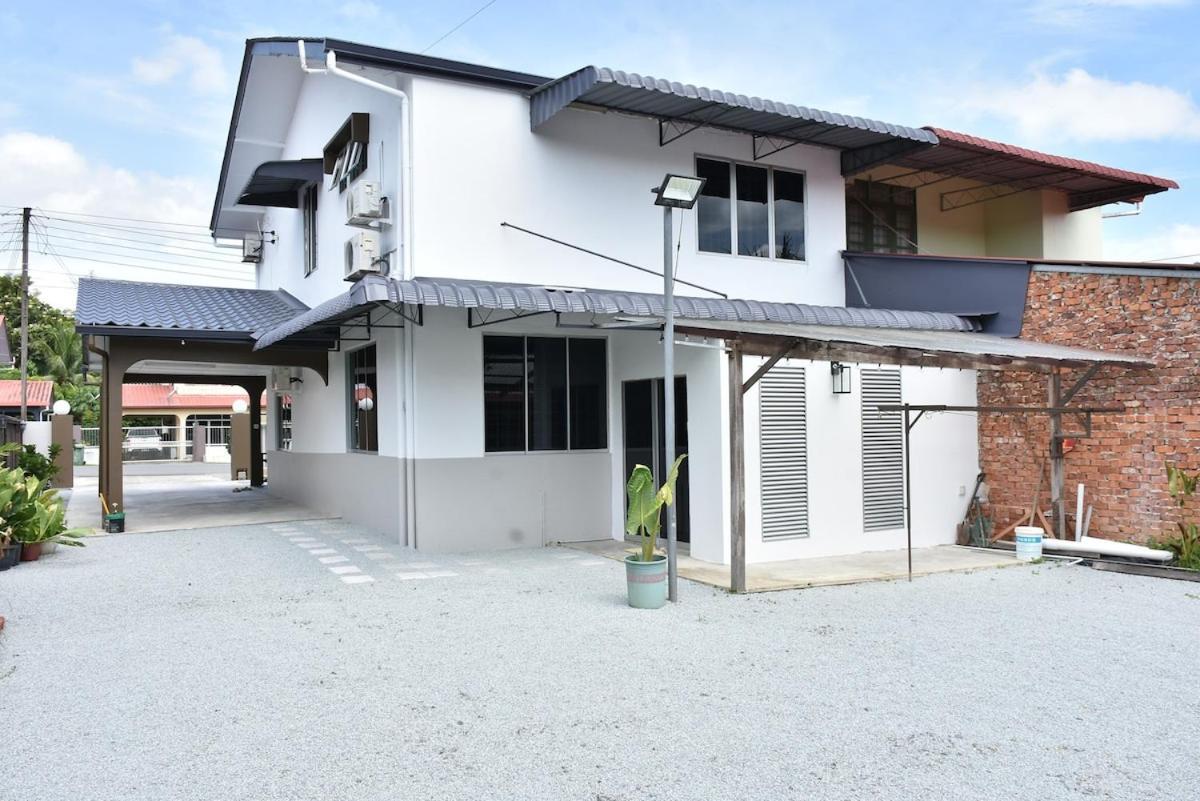 Rain Tree Homestay Bintulu Exterior photo