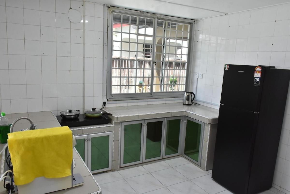 Rain Tree Homestay Bintulu Exterior photo